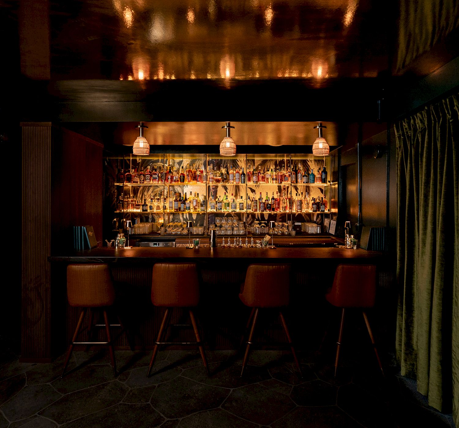 indoor classic bar